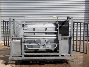 ArrowQuip Sheep Catcher Crush Handler AS NEW