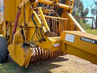 Under Auction - (A236) Vermeer 504 Round Baler 