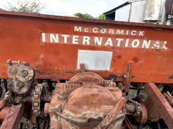 International 6-2 Disc Cultivation Planter