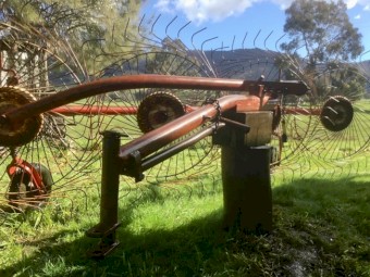 Vicon 5 Wheel Hay Rake