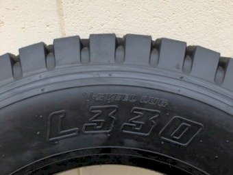 225/80R17.5 Bridgestone L330 Truck Tyres 123/122L