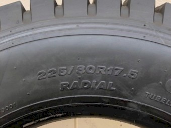 225/80R17.5 Bridgestone L330 Truck Tyres 123/122L
