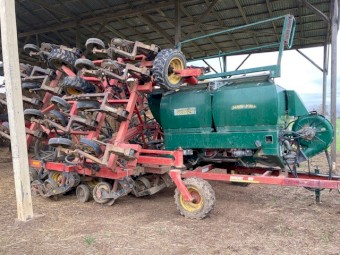 8010 Bourgault bar with 3,000 Simplicity bin and Single disc