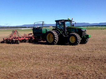 8010 Bourgault bar with 3,000 Simplicity bin and Single disc