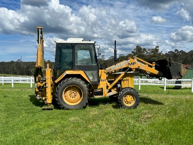 Massey Ferguson Front End loader / Backhoe