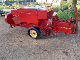 New Holland  Hayliner 317 square baler
