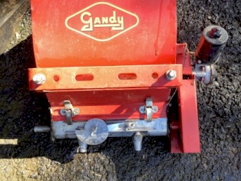 GANDY ADDITIVE APPLICATOR. 