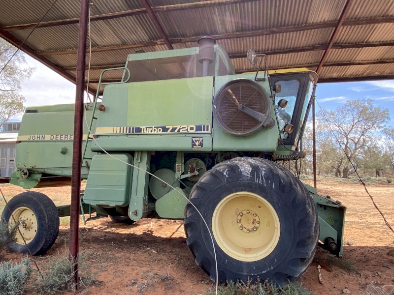 John Deere 7720 and heavy duty 30’ bat front