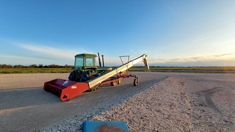 Hutchinson Trac Mass-ter Bunker Unloader Never used