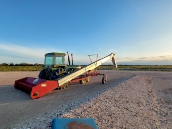 Hutchinson Trac Mass-ter Bunker Unloader Never used