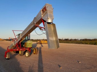 Hutchinson Trac Mass-ter Bunker Unloader Never used