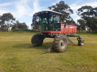 Massey 9635 Windrower 1700 hrs 30 foot