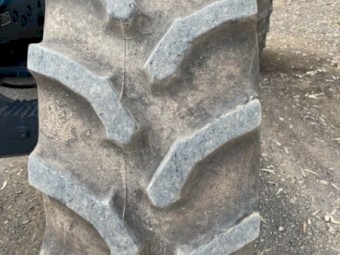 New Holland 8870 Tractor