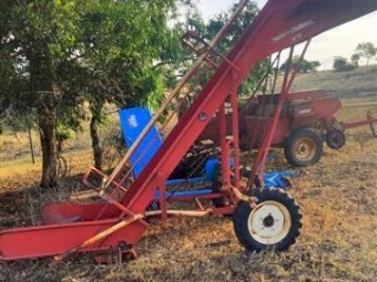 WANTED New Holland 471 Hay Bale Elevator or Similar