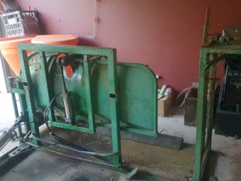 Air Operated Sheep Handler