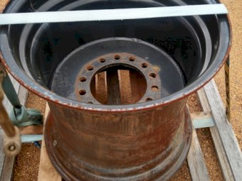 750/65R26 Rims and tyres