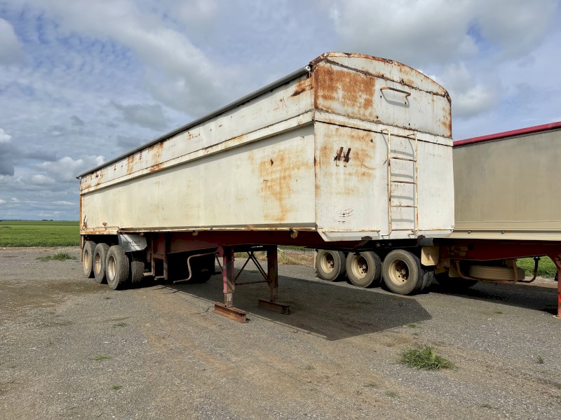 1997 Pohlner Tri Axle Tipper