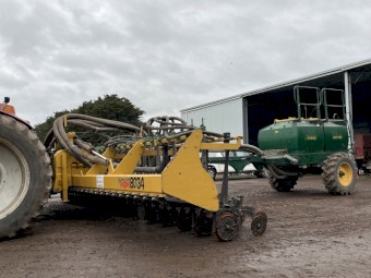 2014 Serafin 8034 Linkage Disc Seeding Bar with trailing Simplicity Box