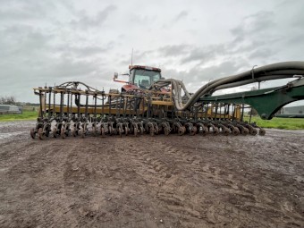 2014 Serafin 8034 Linkage Disc Seeding Bar with trailing Simplicity Box