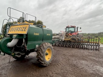 2014 Serafin 8034 Linkage Disc Seeding Bar with trailing Simplicity Box