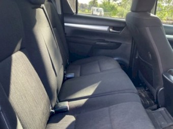 2017 TOYOTA HILUX SR5 DUAL CAB 4WD