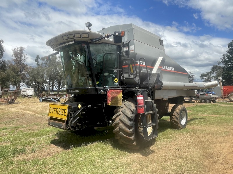 Gleaner R75 and 40ft front 