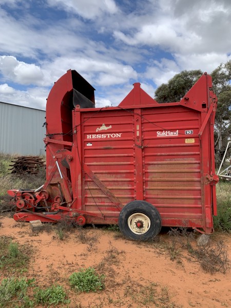 Hesston Stakhand 10