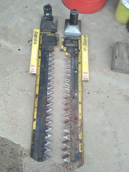 2 x Sabre vertical knives.