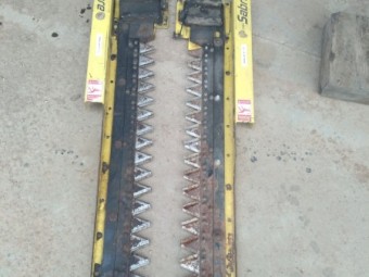 2 x Sabre vertical knives.