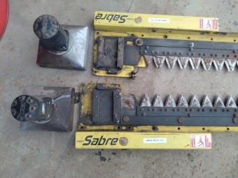 2 x Sabre vertical knives.