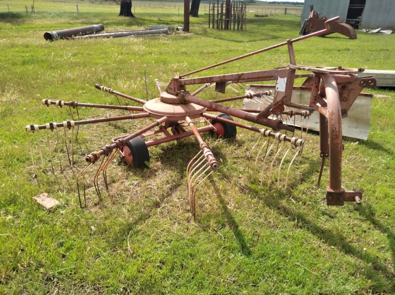 Neimeyer single rotor hay rake