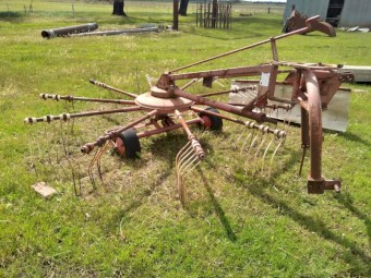 Neimeyer single rotor hay rake