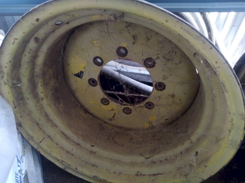 Rims suit 23.1-26 tyres of john deere header