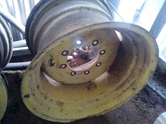 Rims suit 23.1-26 tyres of john deere header