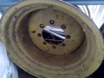 Rims suit 23.1-26 tyres of john deere header