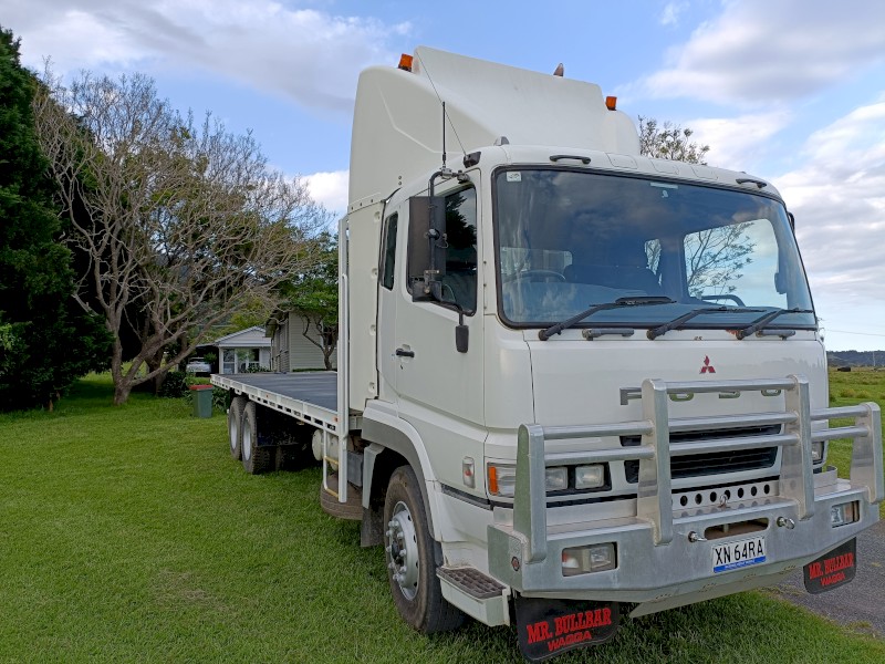 2005 Mitsubishi FV500 Tray Truck