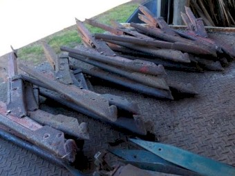 Crop lifters and fingers