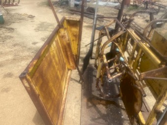 Sheep handler roll over twin cradle