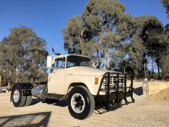 International D1830 prime mover, 6354 Perkins, with a 5 and a 2 speed diff