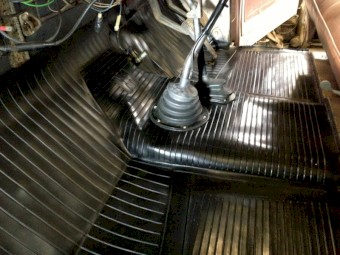 International D1830 prime mover, 6354 Perkins, with a 5 and a 2 speed diff