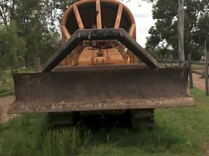 1981 CAT D4E - 1981 - 50X Series Direct Drive Bulldozer