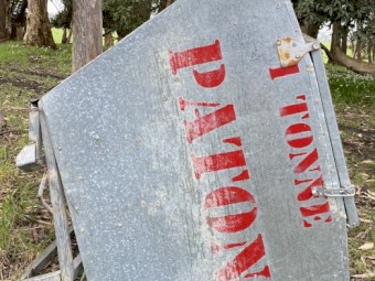 1 tonne Paton Grain Feeder