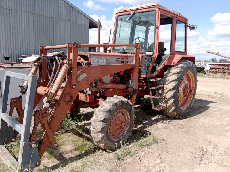 Belarus 920 Frontend Loader Tractor