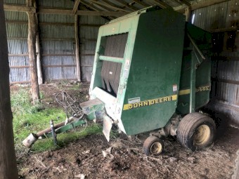 John Deere round baler