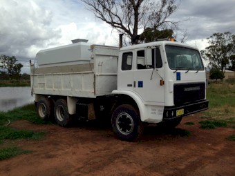 1989 International 2250 Gravel Tipper