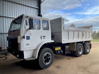 1989 International 2250 Gravel Tipper