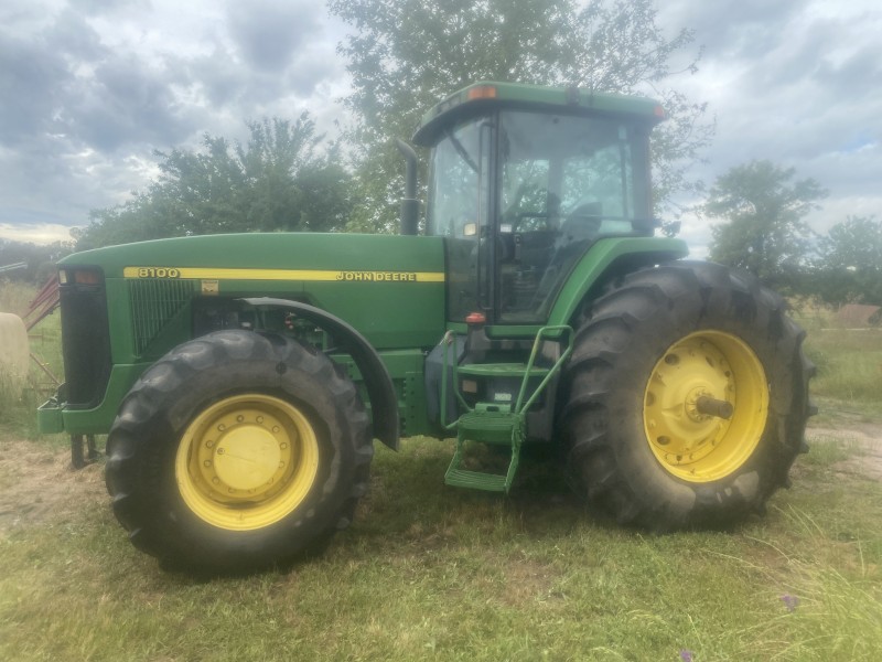  1998 John Deere 8100 Tractor 200 hp