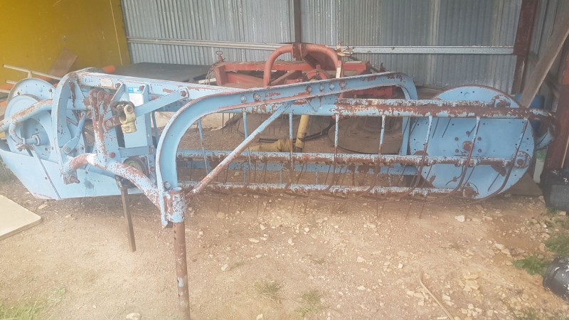 New Holland/Ford PTO hay rake