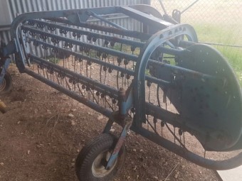 New Holland/Ford PTO hay rake