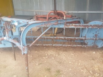 New Holland/Ford PTO hay rake